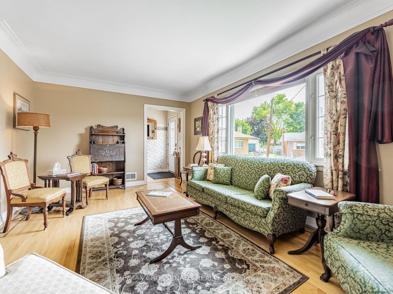 Photo 9 of 18 Underhill Avenue, Hamilton, Dundas — HOMEH
