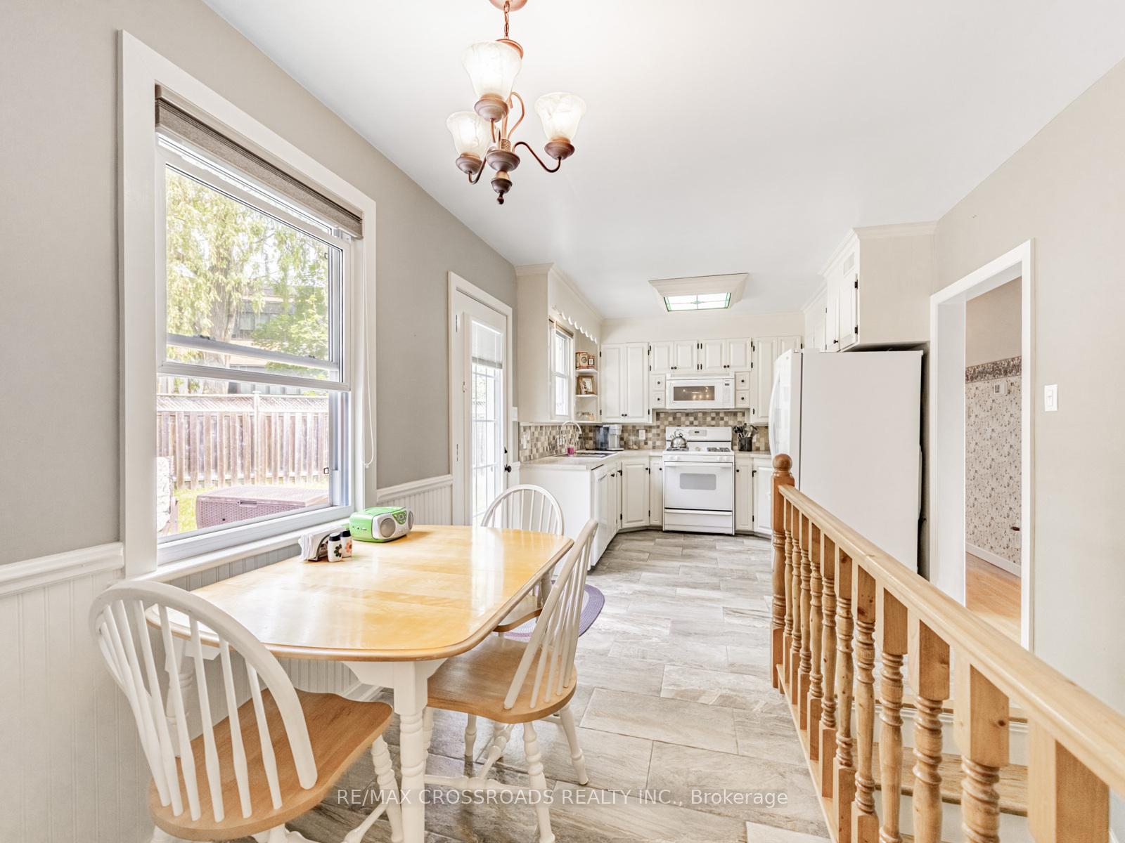 Photo 12 of 18 Underhill Avenue, Hamilton, Dundas — HOMEH