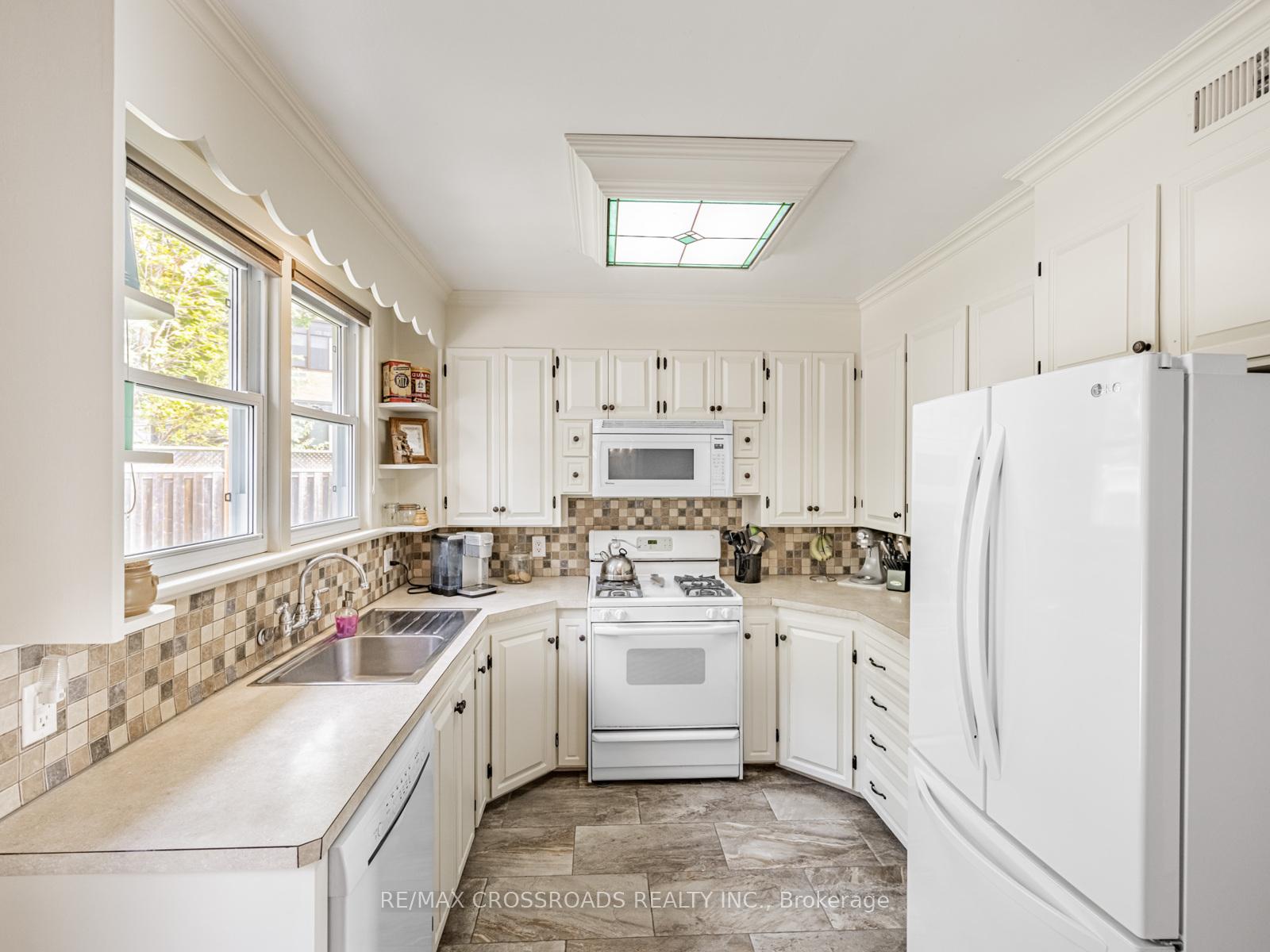 Photo 15 of 18 Underhill Avenue, Hamilton, Dundas — HOMEH