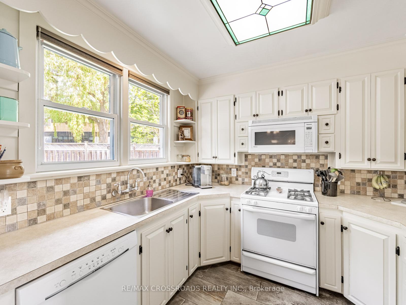 Photo 16 of 18 Underhill Avenue, Hamilton, Dundas — HOMEH