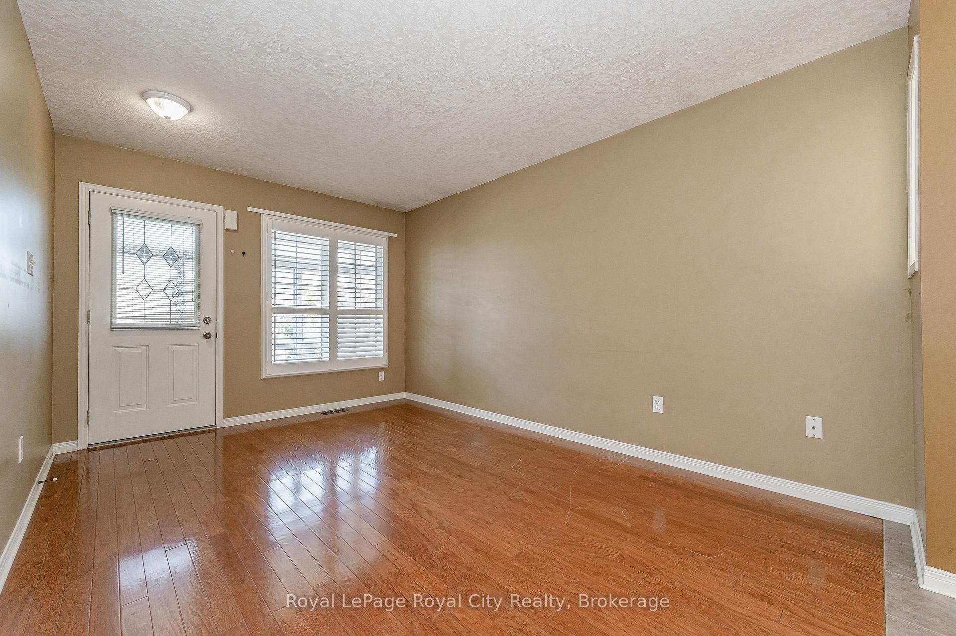 Photo 7 of 4 Bronwyn Place, Guelph, Willow West/Sugarbush/West Acres — HOMEH
