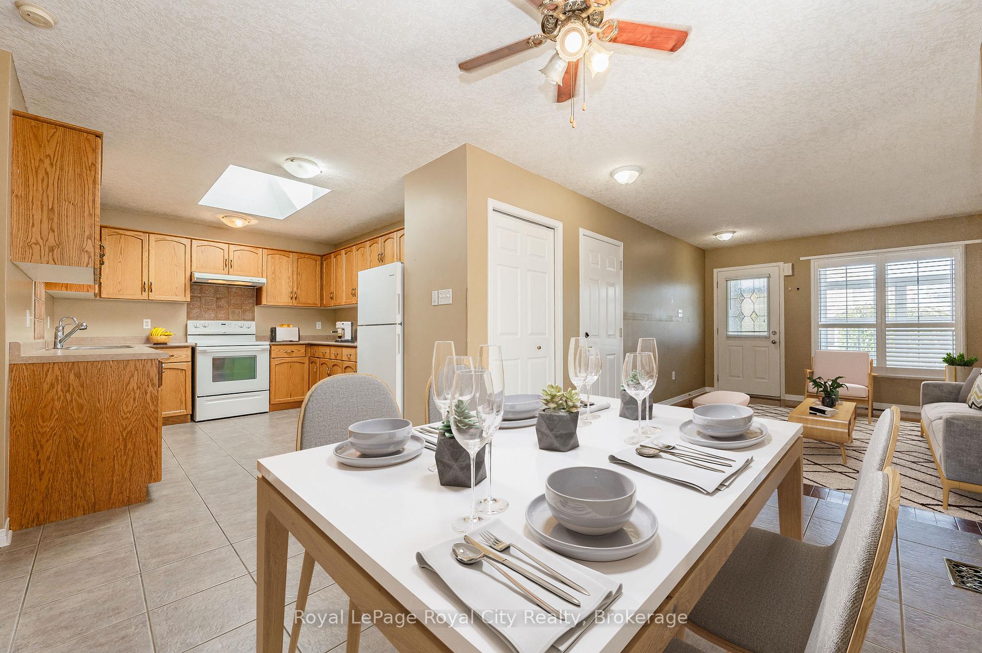 Photo 8 of 4 Bronwyn Place, Guelph, Willow West/Sugarbush/West Acres — HOMEH