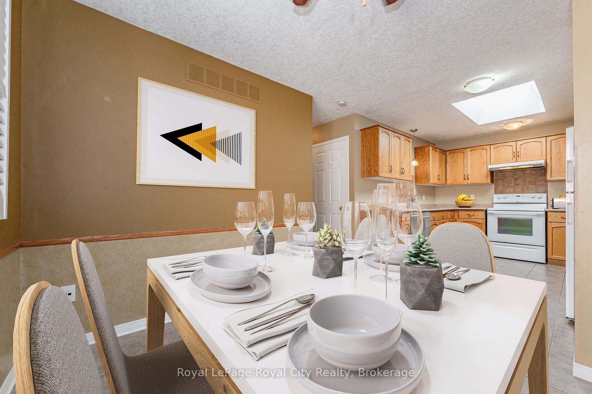 Photo 10 of 4 Bronwyn Place, Guelph, Willow West/Sugarbush/West Acres — HOMEH