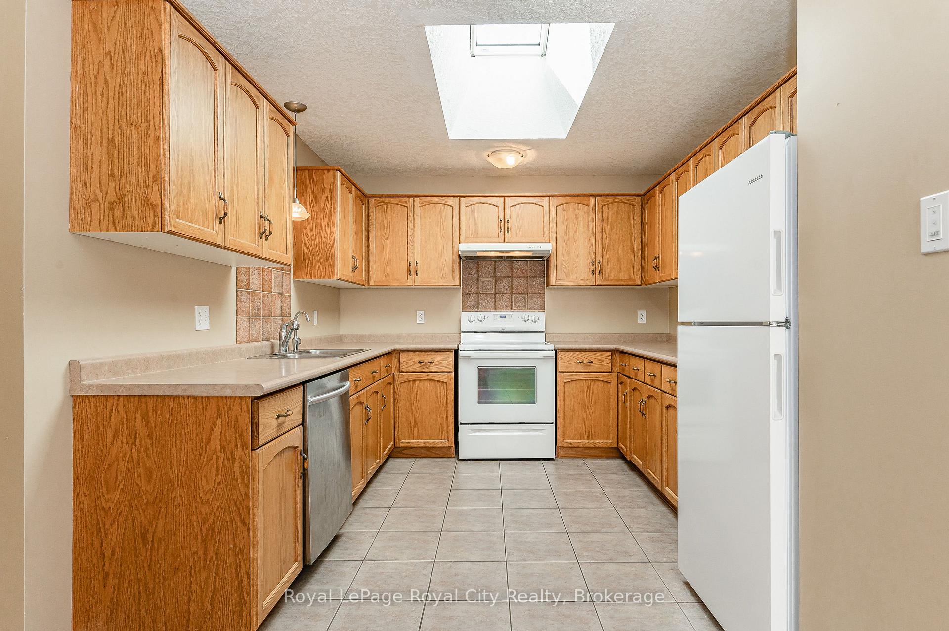 Photo 11 of 4 Bronwyn Place, Guelph, Willow West/Sugarbush/West Acres — HOMEH