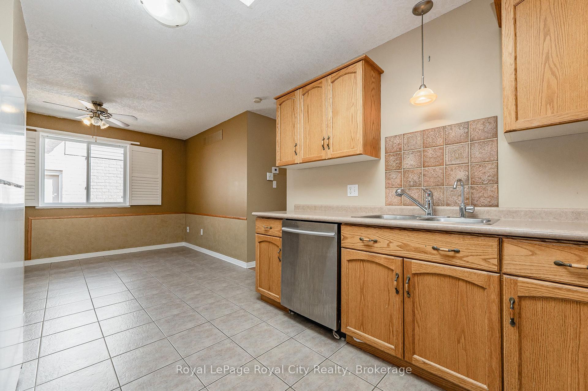 Photo 14 of 4 Bronwyn Place, Guelph, Willow West/Sugarbush/West Acres — HOMEH