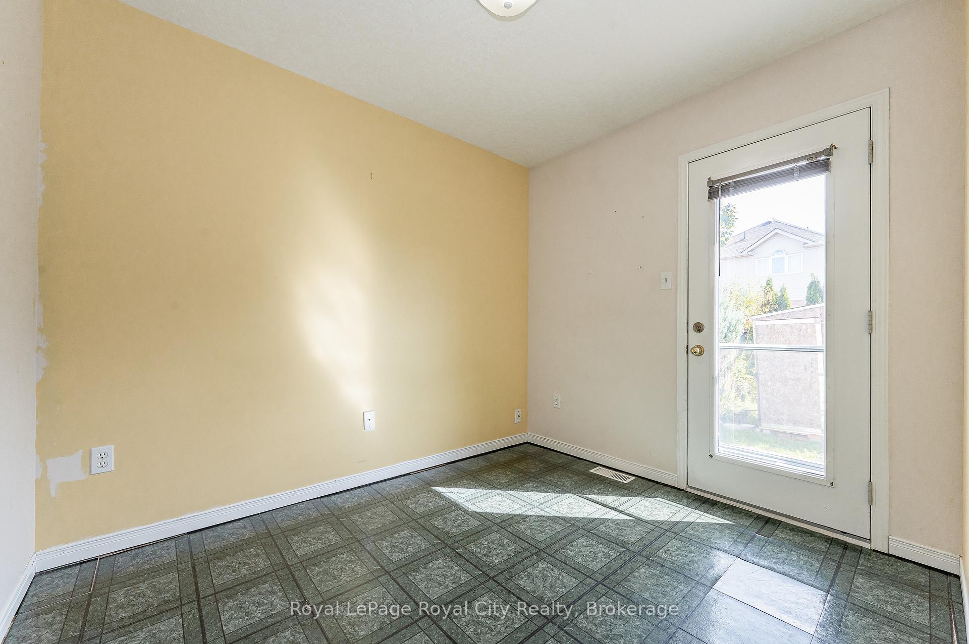Photo 20 of 4 Bronwyn Place, Guelph, Willow West/Sugarbush/West Acres — HOMEH