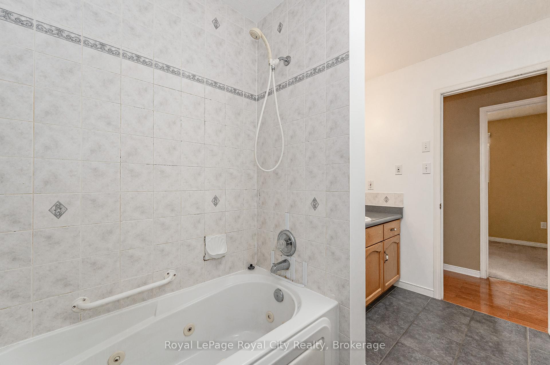 Photo 23 of 4 Bronwyn Place, Guelph, Willow West/Sugarbush/West Acres — HOMEH