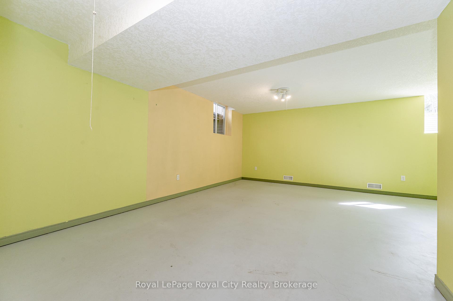 Photo 25 of 4 Bronwyn Place, Guelph, Willow West/Sugarbush/West Acres — HOMEH
