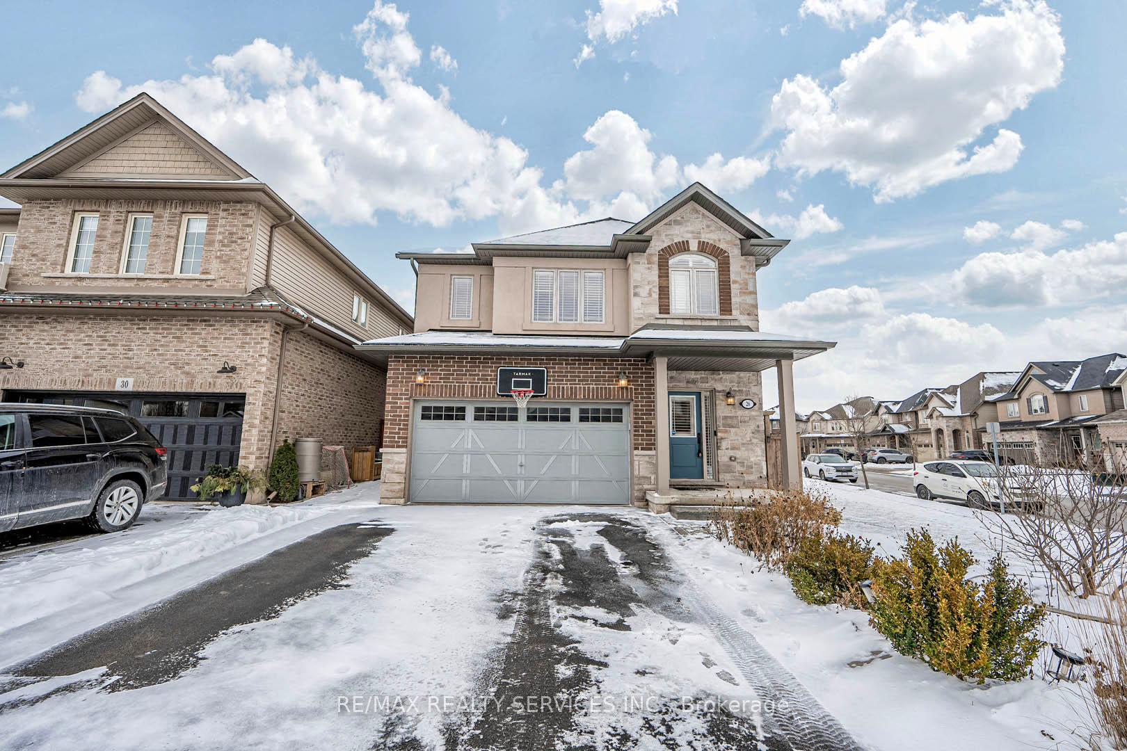 Photo 2 of 26 Winslow Way, Hamilton, Stoney Creek Mountain — HOMEH