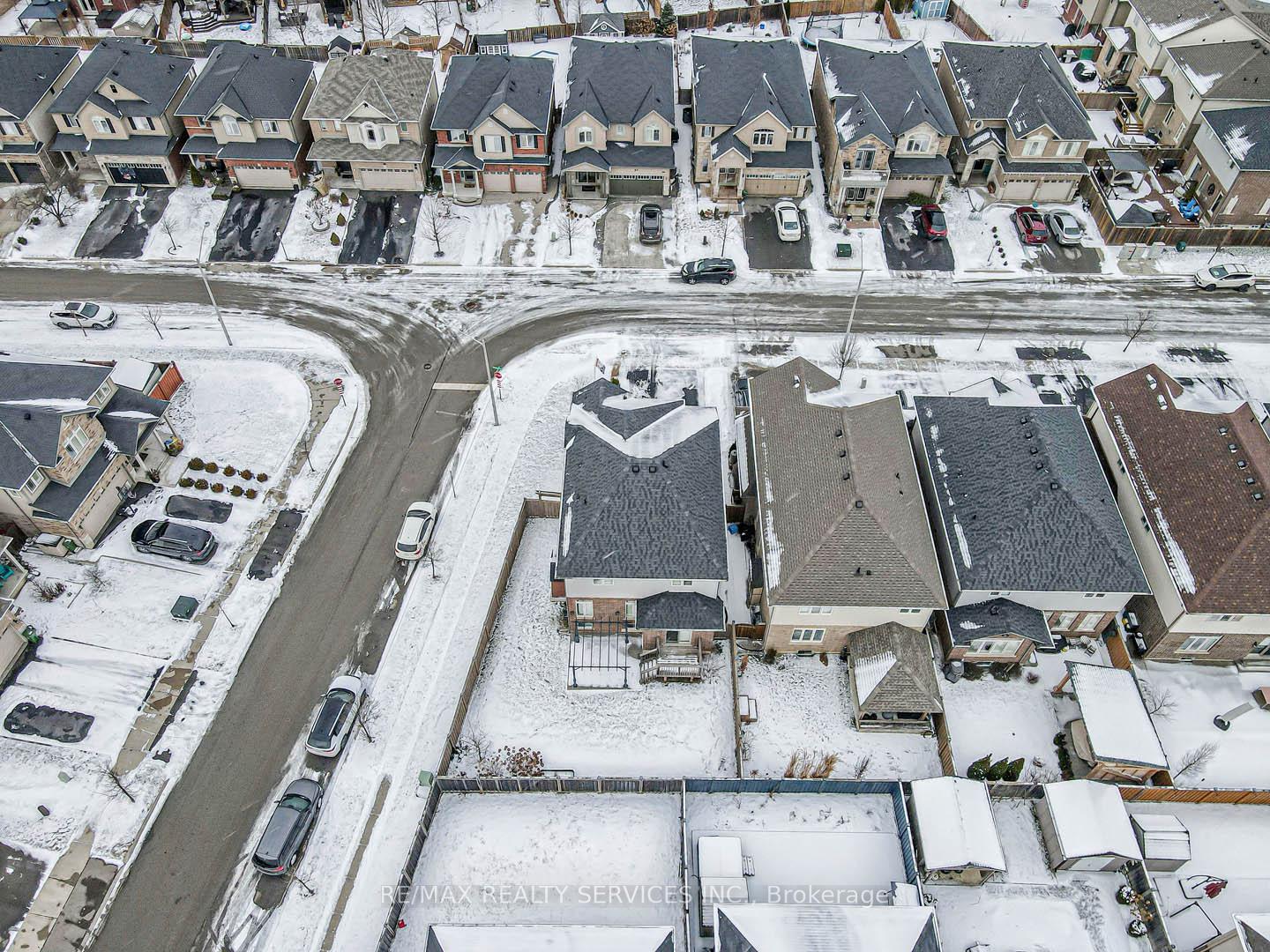 Photo 3 of 26 Winslow Way, Hamilton, Stoney Creek Mountain — HOMEH