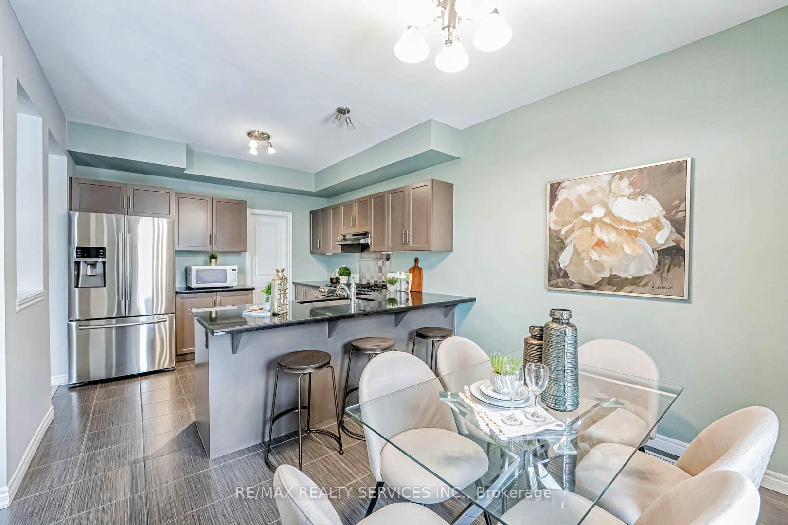 Photo 9 of 26 Winslow Way, Hamilton, Stoney Creek Mountain — HOMEH