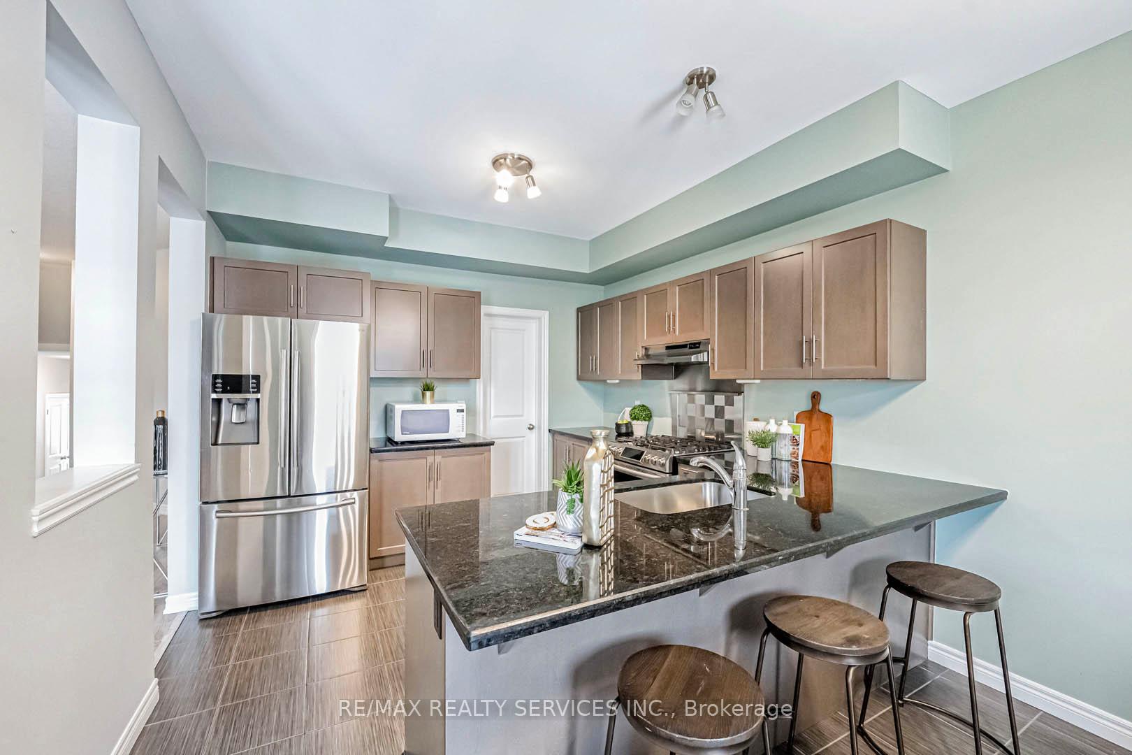 Photo 11 of 26 Winslow Way, Hamilton, Stoney Creek Mountain — HOMEH