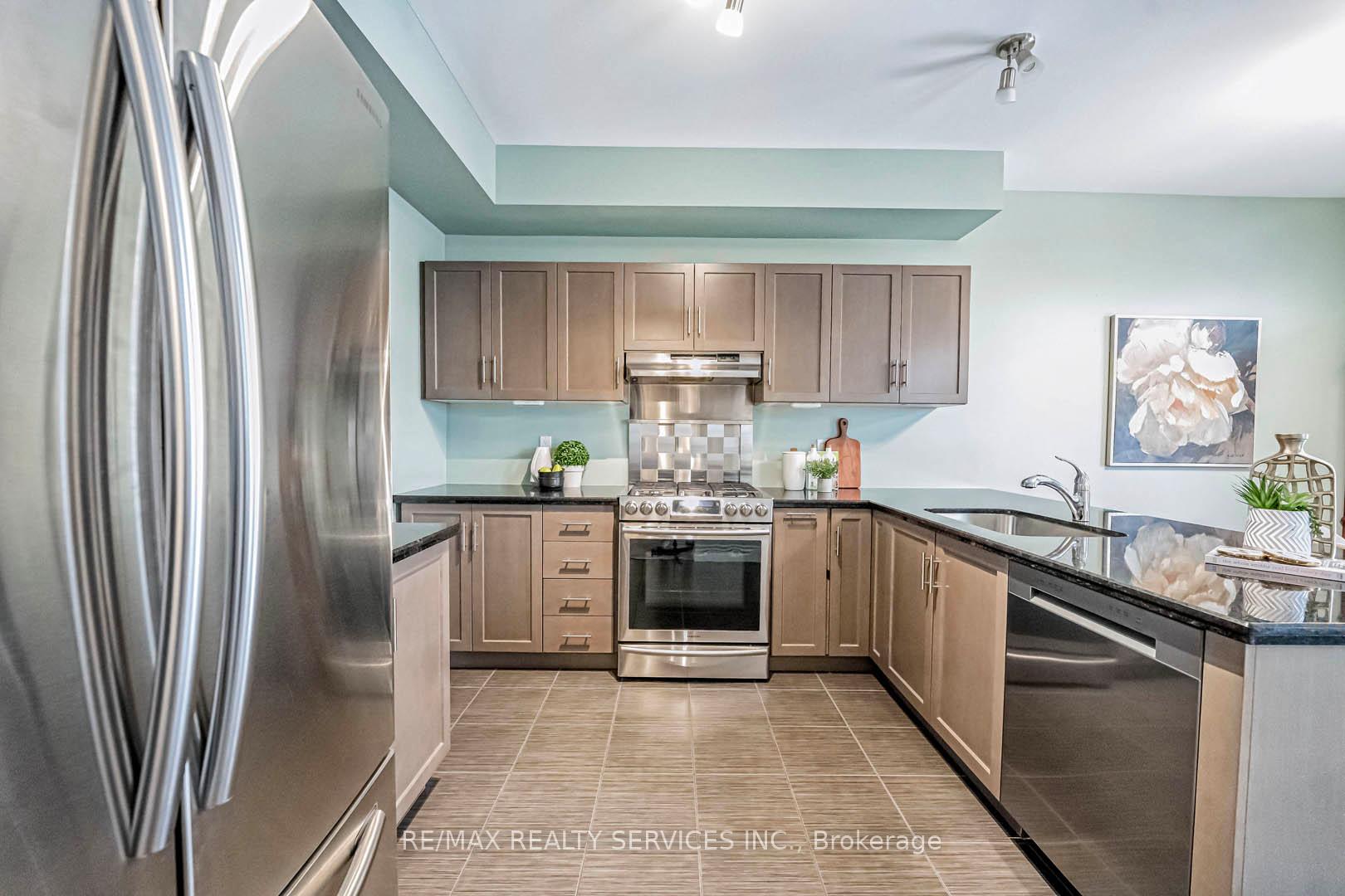 Photo 12 of 26 Winslow Way, Hamilton, Stoney Creek Mountain — HOMEH