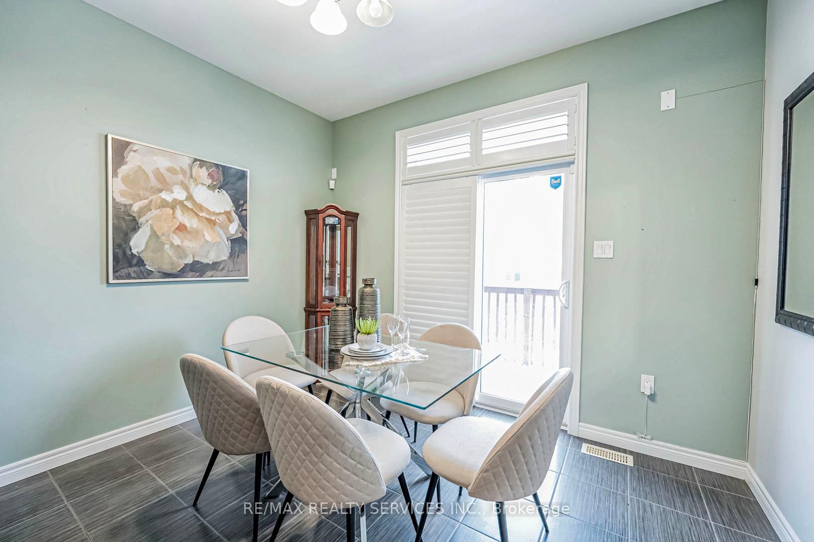 Photo 13 of 26 Winslow Way, Hamilton, Stoney Creek Mountain — HOMEH