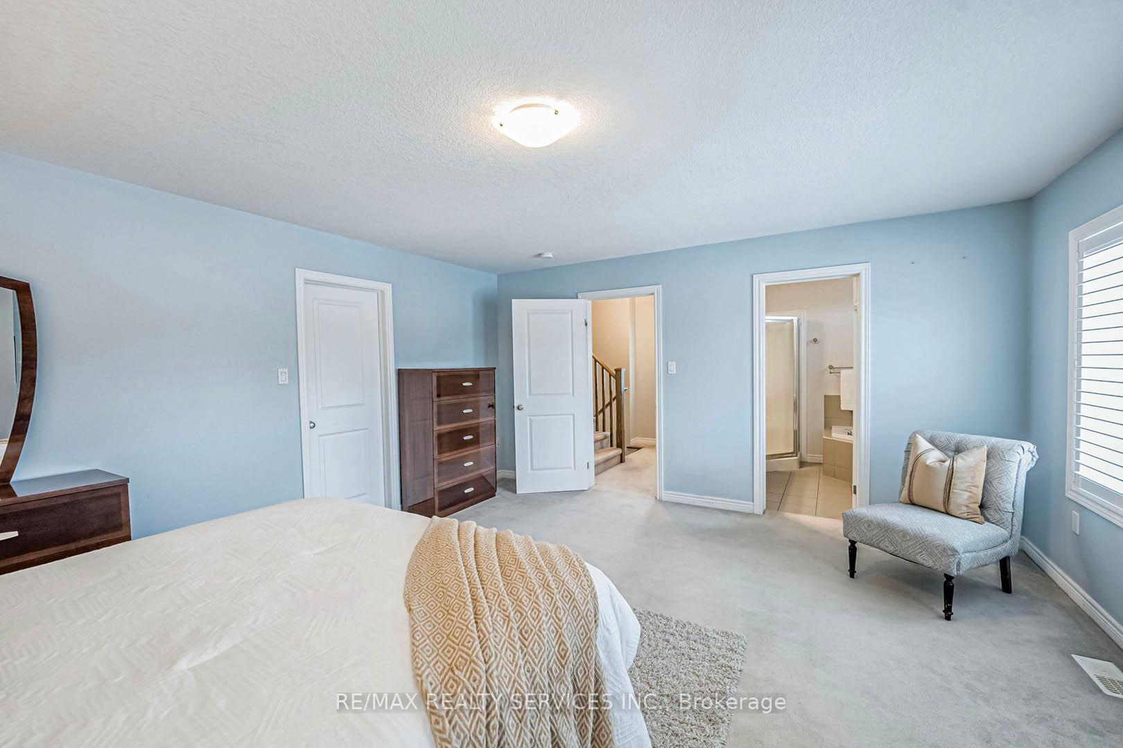 Photo 16 of 26 Winslow Way, Hamilton, Stoney Creek Mountain — HOMEH
