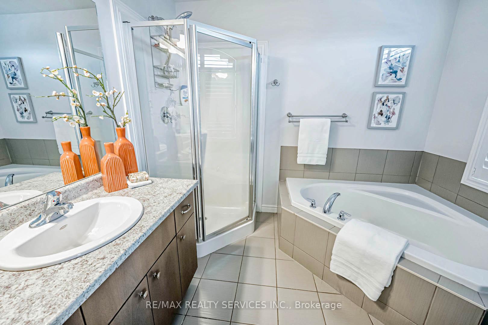 Photo 17 of 26 Winslow Way, Hamilton, Stoney Creek Mountain — HOMEH