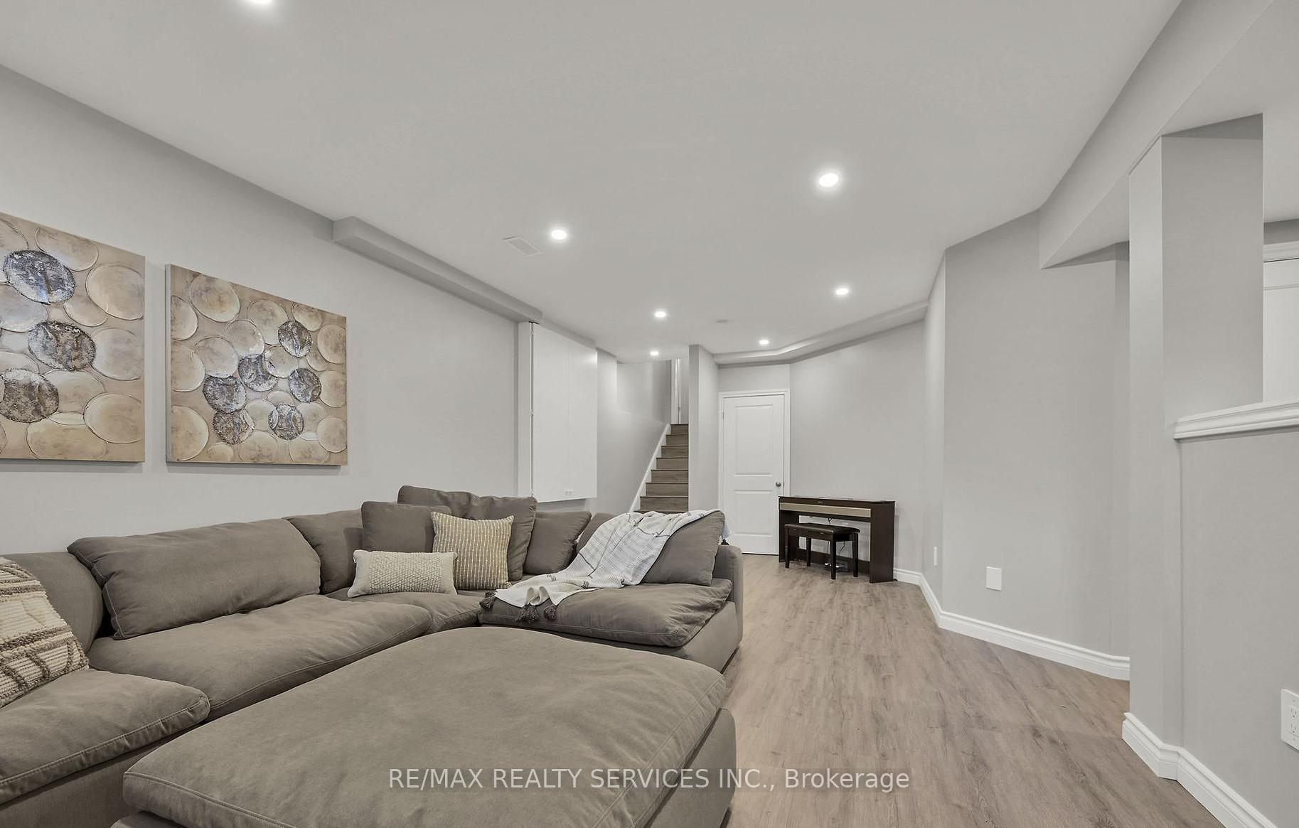 Photo 22 of 26 Winslow Way, Hamilton, Stoney Creek Mountain — HOMEH