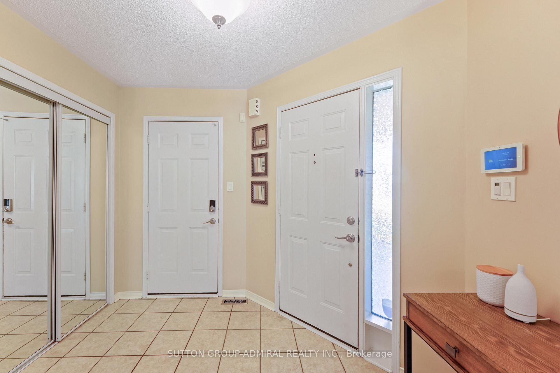 Photo 5 of 31 Panorama Crescent, Vaughan, Elder Mills — HOMEH