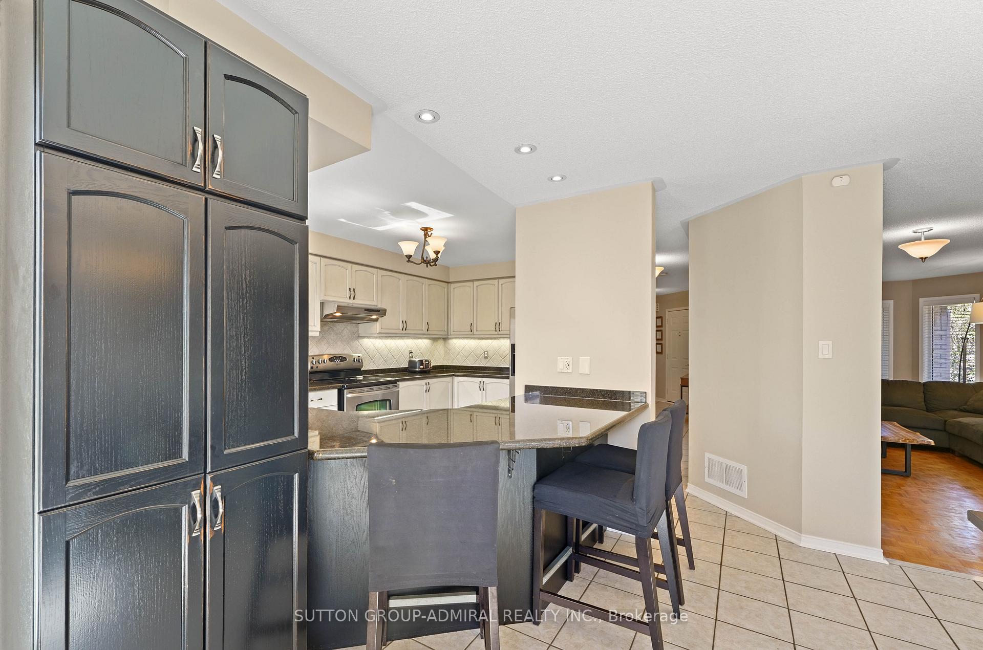 Photo 14 of 31 Panorama Crescent, Vaughan, Elder Mills — HOMEH