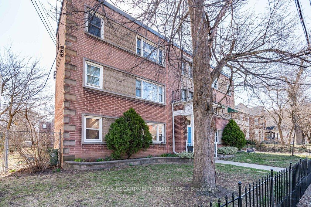 Photo 2 of Unit 5, 137 Emerald Street S, Hamilton, Stinson — HOMEH