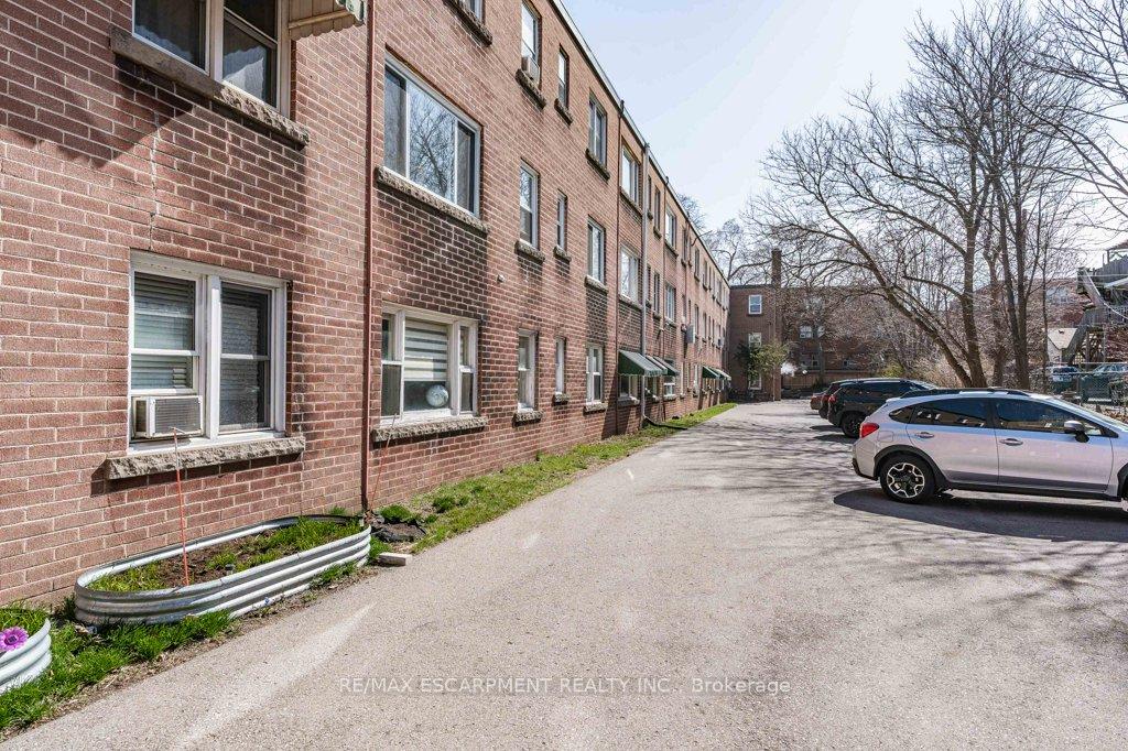 Photo 4 of Unit 5, 137 Emerald Street S, Hamilton, Stinson — HOMEH