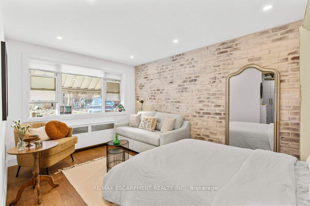 Photo 6 of Unit 5, 137 Emerald Street S, Hamilton, Stinson — HOMEH