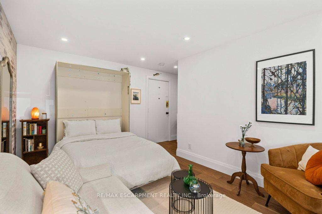 Photo 9 of Unit 5, 137 Emerald Street S, Hamilton, Stinson — HOMEH