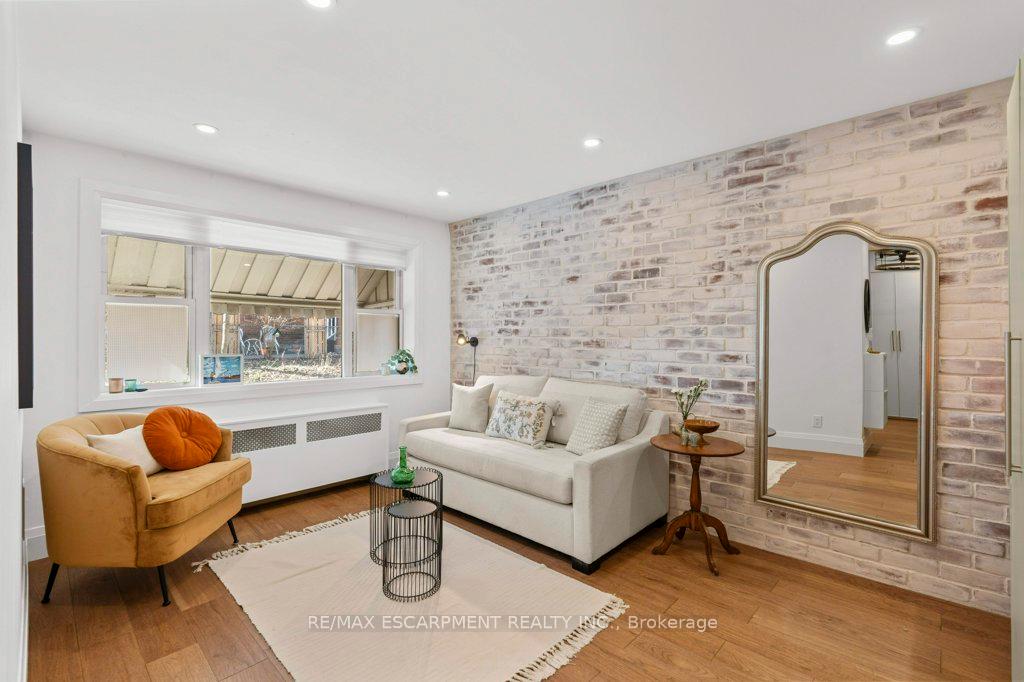 Photo 10 of Unit 5, 137 Emerald Street S, Hamilton, Stinson — HOMEH