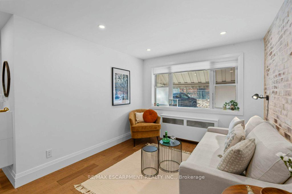 Photo 11 of Unit 5, 137 Emerald Street S, Hamilton, Stinson — HOMEH