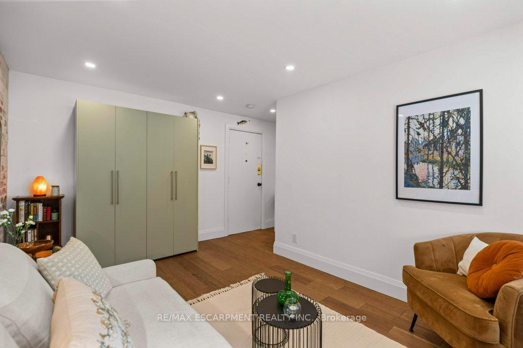 Photo 12 of Unit 5, 137 Emerald Street S, Hamilton, Stinson — HOMEH