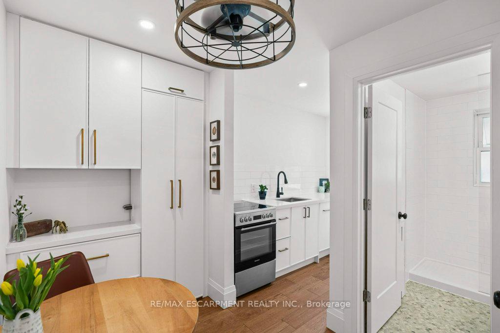 Photo 14 of Unit 5, 137 Emerald Street S, Hamilton, Stinson — HOMEH