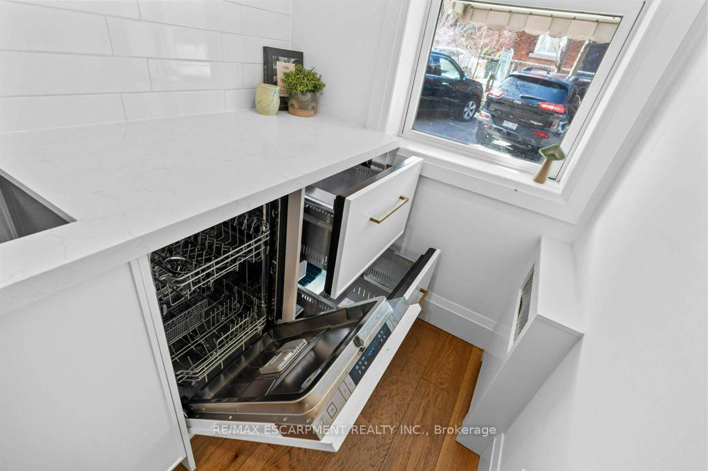 Photo 20 of Unit 5, 137 Emerald Street S, Hamilton, Stinson — HOMEH