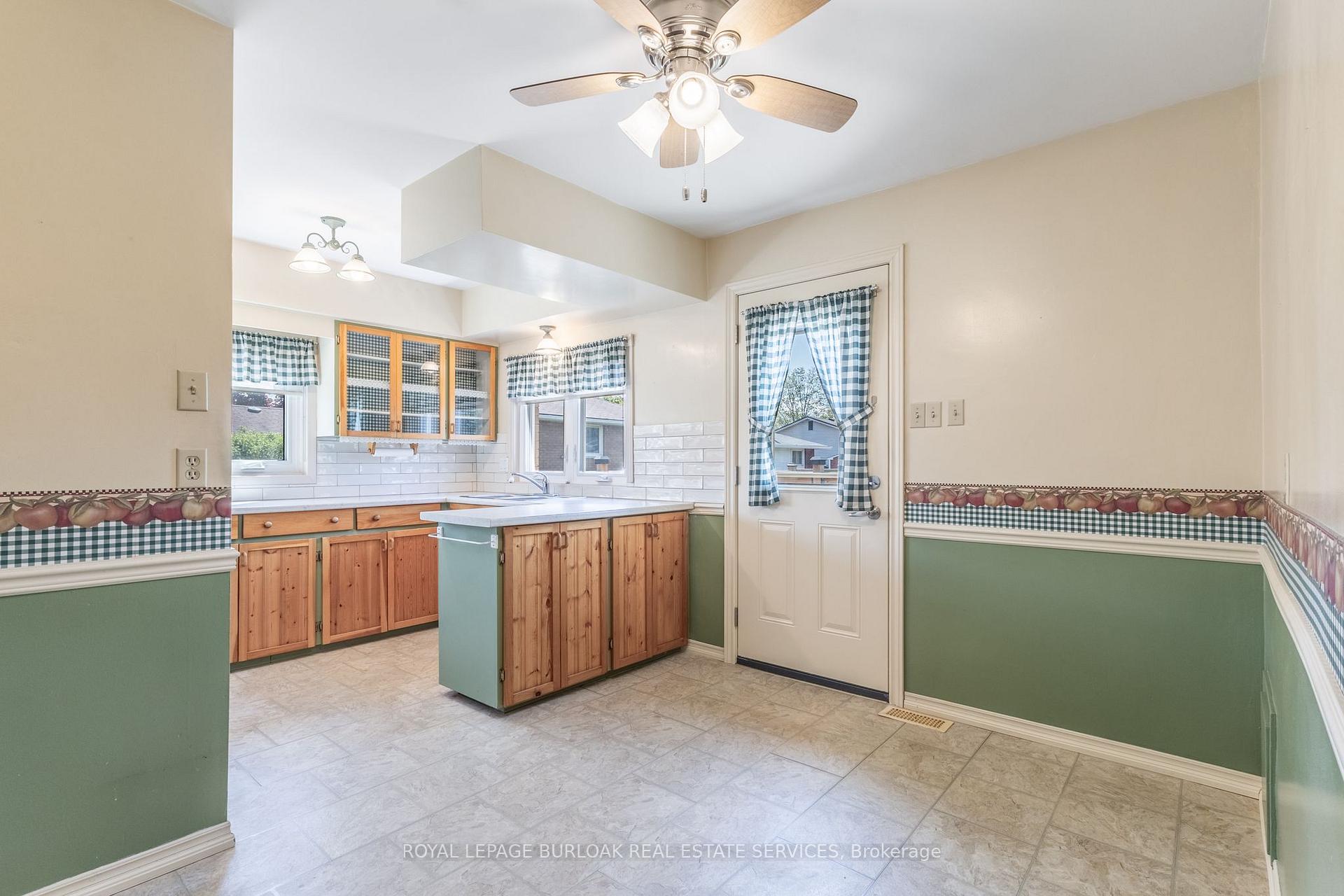 Photo 7 of 948 Upper Sherman Avenue, Hamilton, Thorner — HOMEH
