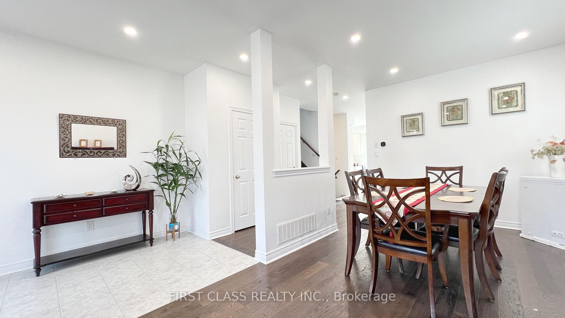 Photo 5 of 11 James Joyce Drive, Markham, Victoria Manor-Jennings Gate — HOMEH