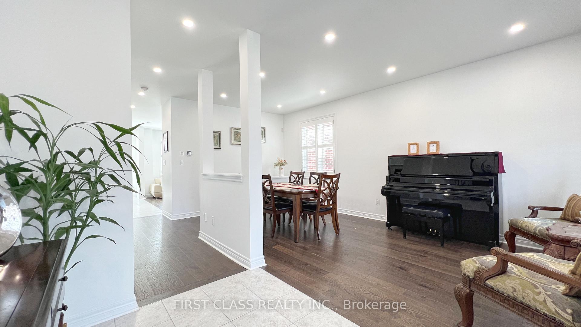 Photo 7 of 11 James Joyce Drive, Markham, Victoria Manor-Jennings Gate — HOMEH