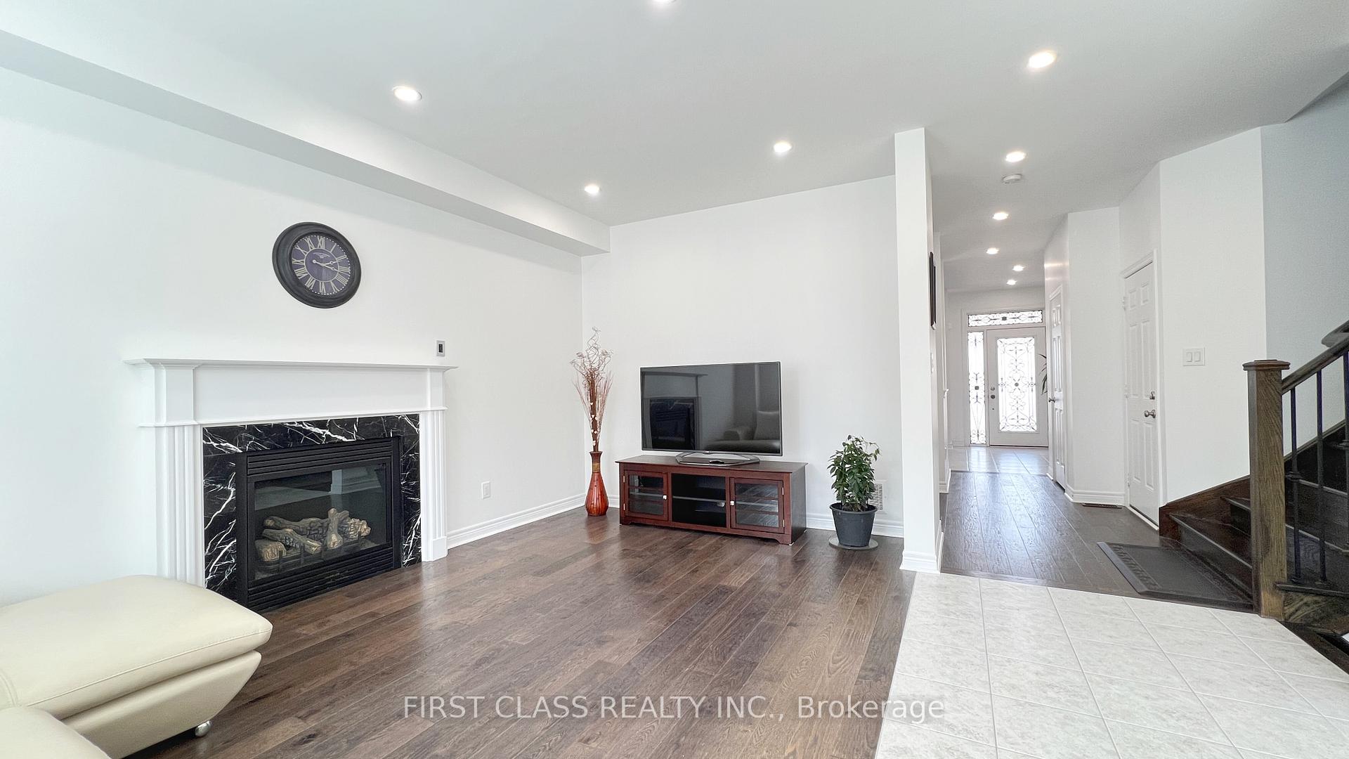 Photo 12 of 11 James Joyce Drive, Markham, Victoria Manor-Jennings Gate — HOMEH