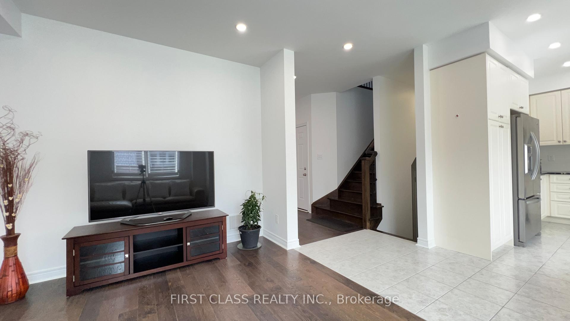 Photo 13 of 11 James Joyce Drive, Markham, Victoria Manor-Jennings Gate — HOMEH