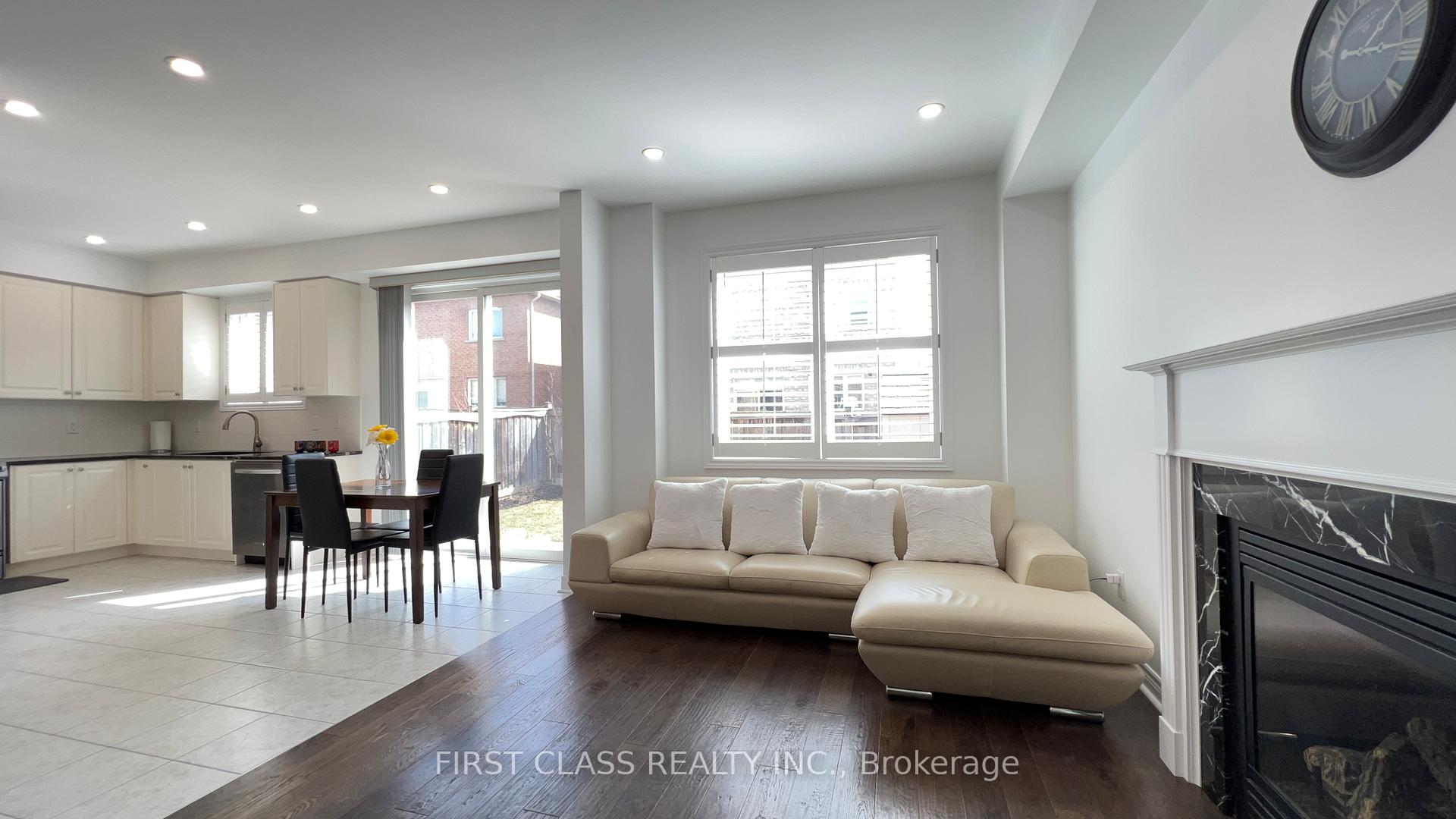 Photo 14 of 11 James Joyce Drive, Markham, Victoria Manor-Jennings Gate — HOMEH