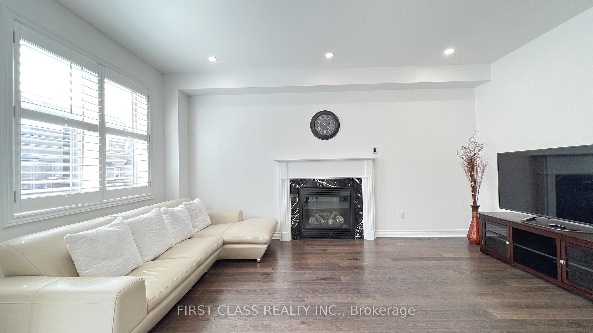 Photo 15 of 11 James Joyce Drive, Markham, Victoria Manor-Jennings Gate — HOMEH