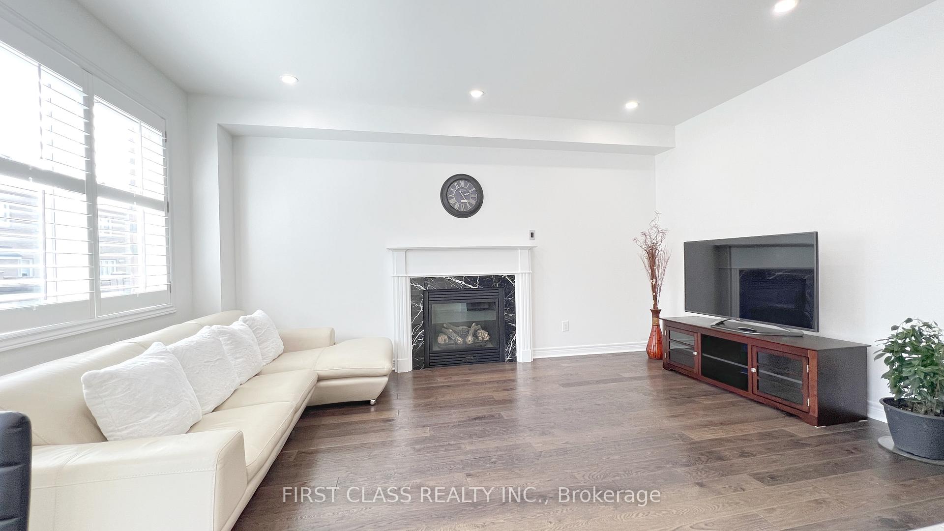 Photo 16 of 11 James Joyce Drive, Markham, Victoria Manor-Jennings Gate — HOMEH