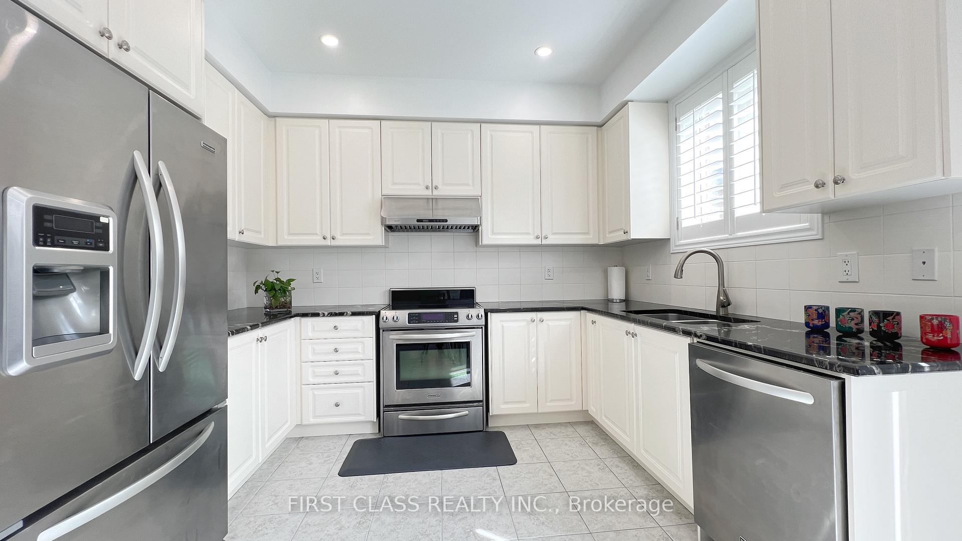 Photo 17 of 11 James Joyce Drive, Markham, Victoria Manor-Jennings Gate — HOMEH