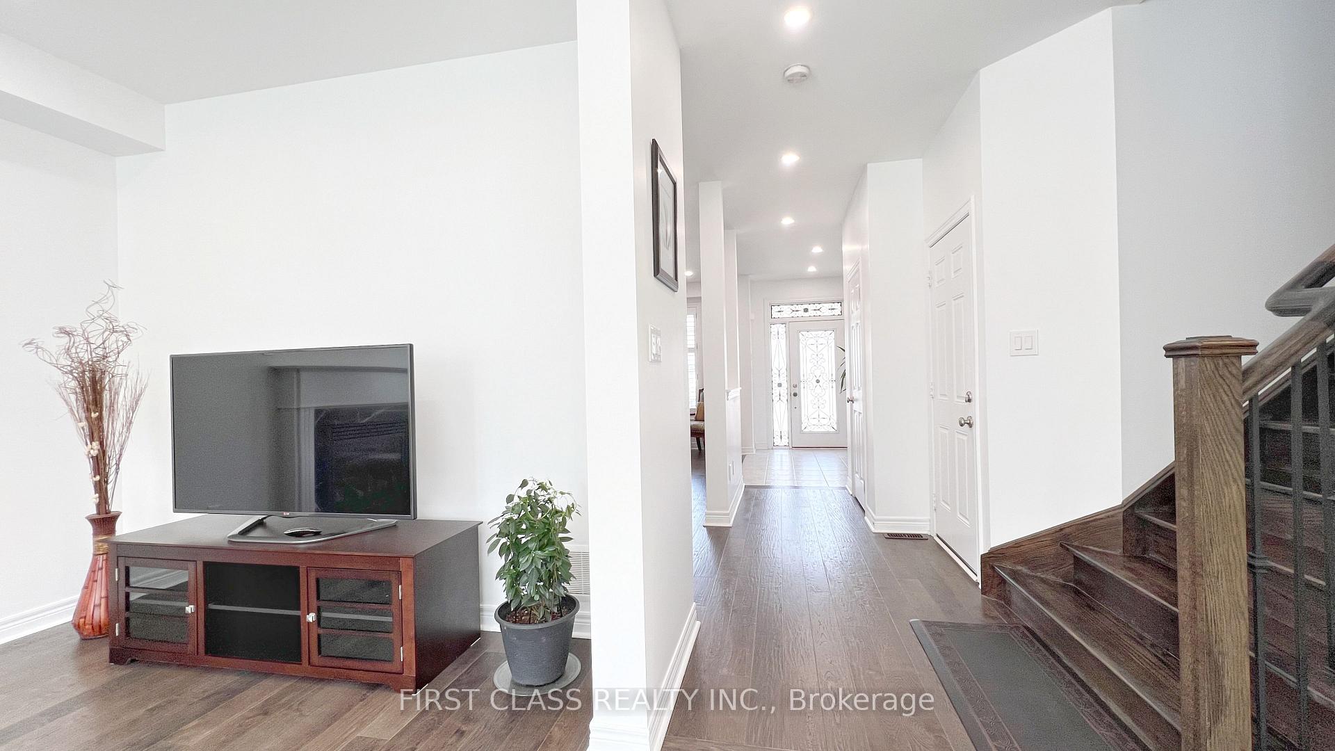 Photo 19 of 11 James Joyce Drive, Markham, Victoria Manor-Jennings Gate — HOMEH