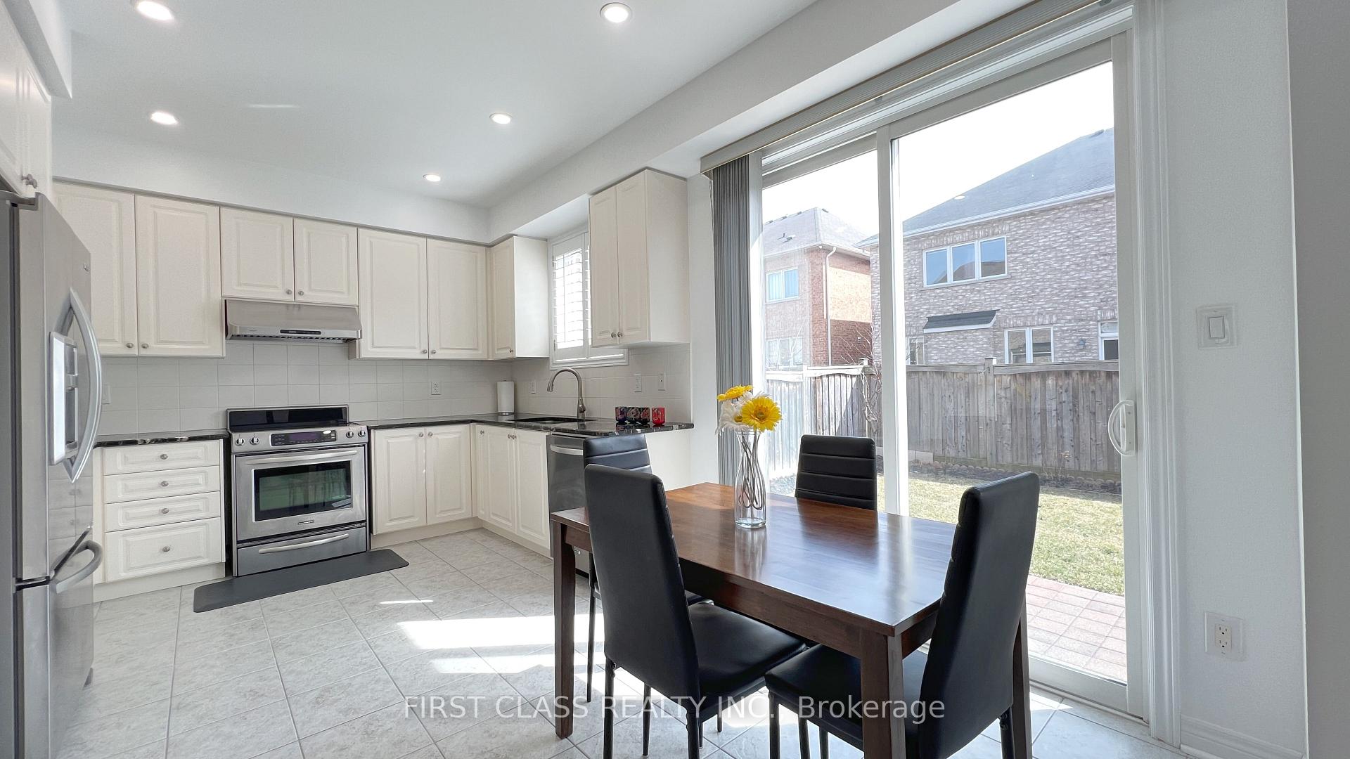 Photo 22 of 11 James Joyce Drive, Markham, Victoria Manor-Jennings Gate — HOMEH