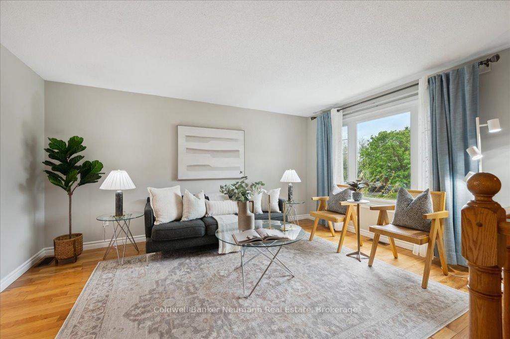 Photo 5 of 102 Barnicke Drive, Cambridge — HOMEH