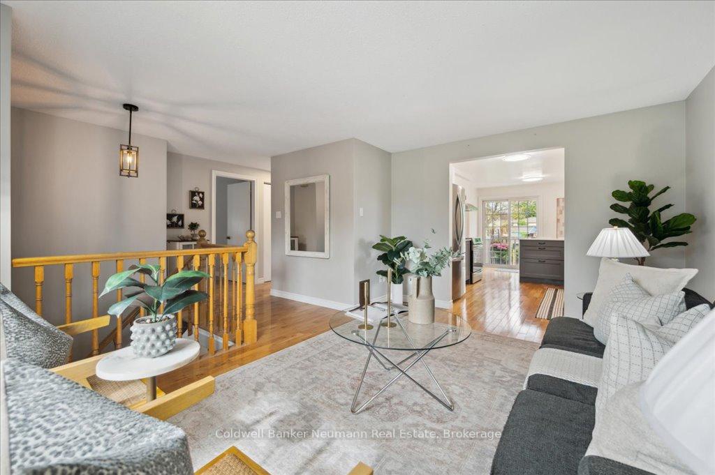 Photo 7 of 102 Barnicke Drive, Cambridge — HOMEH