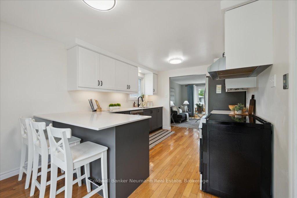 Photo 8 of 102 Barnicke Drive, Cambridge — HOMEH