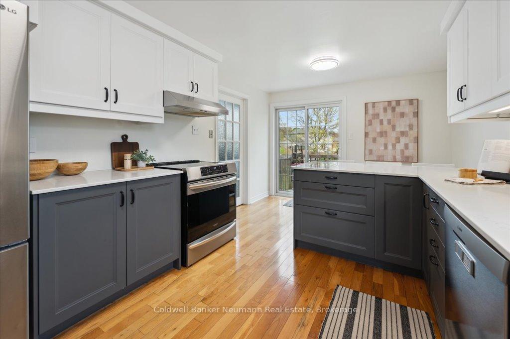 Photo 10 of 102 Barnicke Drive, Cambridge — HOMEH