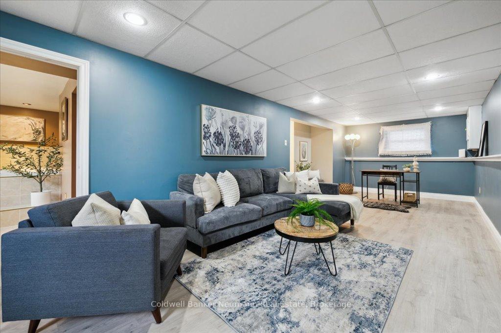 Photo 16 of 102 Barnicke Drive, Cambridge — HOMEH