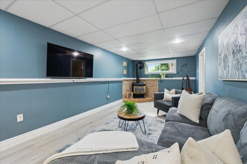 Photo 17 of 102 Barnicke Drive, Cambridge — HOMEH
