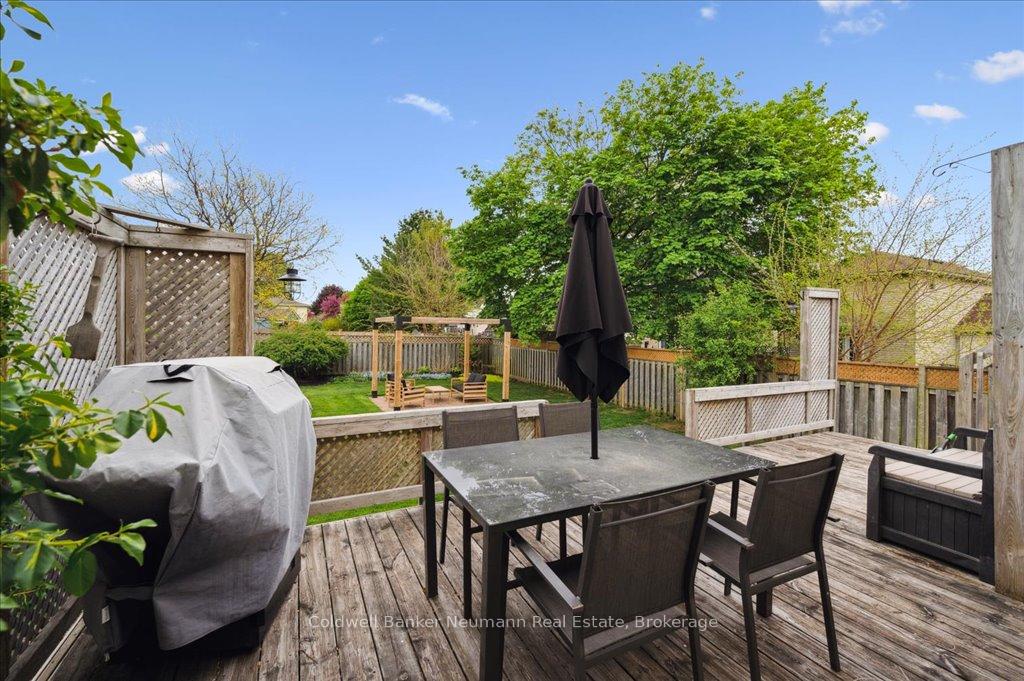 Photo 19 of 102 Barnicke Drive, Cambridge — HOMEH